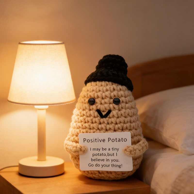 かわいいポジティブポテトのニット帽付き手編み人形、手作りの毛 - Home Textiles Today のレビューと価格